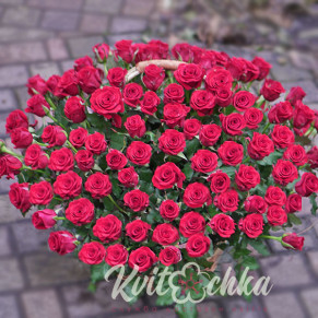 100 red roses in basket height 60 cm