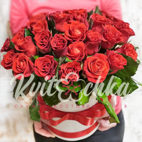 29 red roses in a hat box